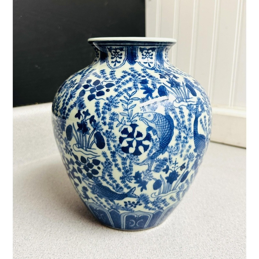 Antique Chinese Blue & White Porcelain Hand Painted Vase Qing Dynasty Qianlong